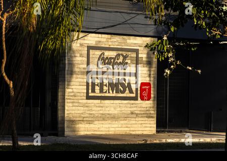 San Paolo, Brasile, 31 luglio 2025. Sede del distributore Coca-Cola FEMSA o KOF, una multinazionale messicana di bevande. È la più grande Foto Stock
