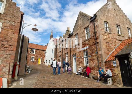 La King Street acciottolata a Crail, Fife, Scozia Foto Stock