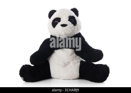 Simpatico peluche per bambini con panda isolato su sfondo bianco Foto Stock