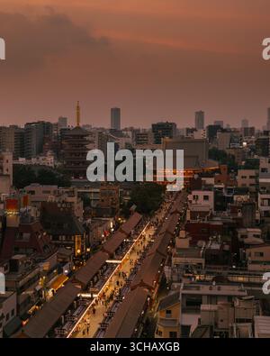 Sensoji (浅草寺, Sensōji, noto anche come Tempio di Asakusa Kannon) è un tempio buddista situato ad Asakusa, Tokyo Foto Stock