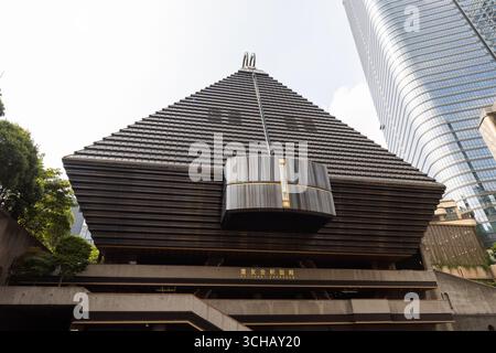 Shakaden Reiyukai è un tempio buddista di Tokyo costruito nel 1975 dalla Takenaka Corporation nel quartiere Azabudai, vicino alla Tokyo Tower Foto Stock