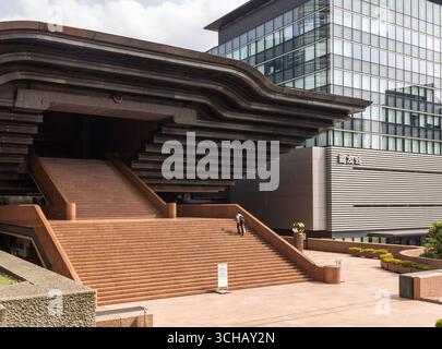 Shakaden Reiyukai è un tempio buddista di Tokyo costruito nel 1975 dalla Takenaka Corporation nel quartiere Azabudai, vicino alla Tokyo Tower Foto Stock