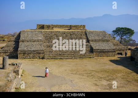 Oaxaca, Messico - 1 marzo 2025: Monte Alban è un grande sito archeologico precolombiano nello stato di Oaxaca, Messico. Foto Stock