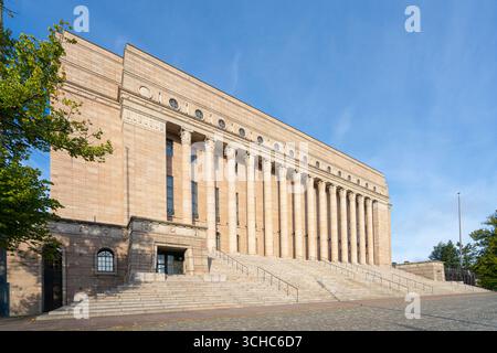 Helsinki, Finlandia. Agosto 26 2025. Vista esterna della camera del Parlamento nel centro della città Foto Stock