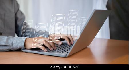 Concetti e liste di controllo per la gestione dei documenti aziendali elenco di controllo dei dati, sviluppo aziendale Foto Stock