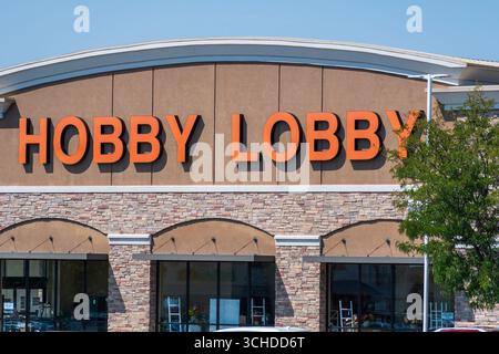 Orem, Utah - 1° settembre 2025: Vista esterna della hall di Hobby al 360 W University Pkwy, con cartellone arancione in grassetto sopra l'ingresso. Rivenditore di arti negli Stati Uniti. Foto Stock
