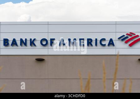 Provo, Utah, USA - 1 settembre 2025: La segnaletica esterna viene esposta presso una sede Bank of America a Provo. Bank of America è una banca di investimenti statunitense. Foto Stock