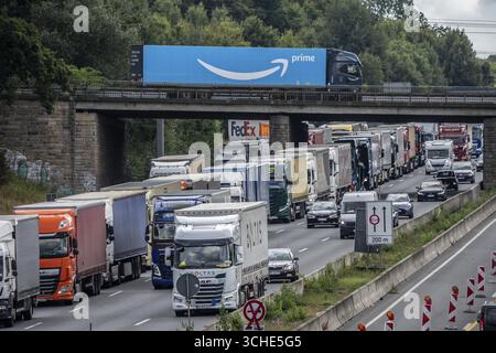 Ingorgo stradale sull'autostrada A1, tra lo svincolo Dortmund-Unna, A1 A44, e lo svincolo Kamener Kreuz, A1 A2, camion bloccati nella corsia di sinistra, lo Foto Stock