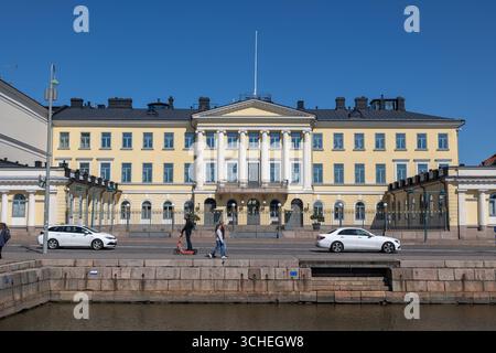 Helsinki, Finlandia - 16 maggio 2025: Il Palazzo Presidenziale (in finlandese: Presidentinlinna), residenza ufficiale del presidente della Repubblica di Finlandia. Foto Stock