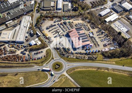 Vista aerea, area commerciale Braukessiepen e rotonda Im Brauke, Mobauplus Heinz Shepherd GmbH Baustoffhandel, Garbeck, Balve, Sauerland, North RH Foto Stock