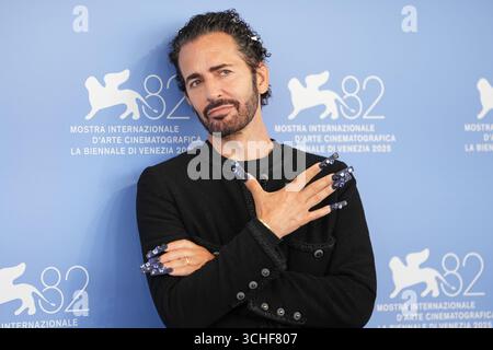 Venezia, Italia. 2 settembre 2025. Marc Jacobs partecipa alla photocall "Marc by Sofia" durante la 82a Mostra Internazionale d'Arte cinematografica di Venezia il 2 settembre 2025, Venezia (foto di Gian Mattia D'Alberto/Lapresse) crediti: LaPresse/Alamy Live News Foto Stock