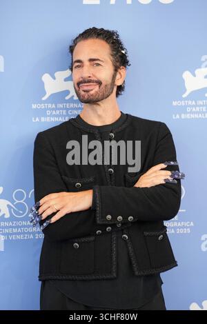 Venezia, Italia. 2 settembre 2025. Marc Jacobs partecipa alla photocall "Marc by Sofia" durante la 82a Mostra Internazionale d'Arte cinematografica di Venezia il 2 settembre 2025, Venezia (foto di Gian Mattia D'Alberto/Lapresse) crediti: LaPresse/Alamy Live News Foto Stock
