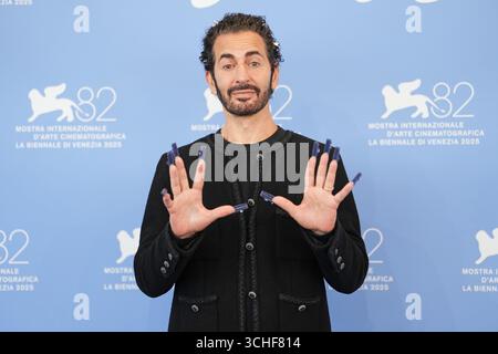 Venezia, Italia. 2 settembre 2025. Marc Jacobs partecipa alla photocall "Marc by Sofia" durante la 82a Mostra Internazionale d'Arte cinematografica di Venezia il 2 settembre 2025, Venezia (foto di Gian Mattia D'Alberto/Lapresse) crediti: LaPresse/Alamy Live News Foto Stock