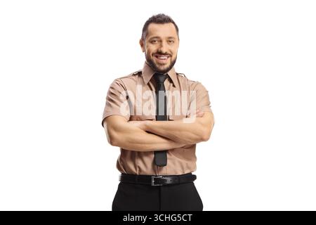 Agente di sicurezza sorridente e in posa con le braccia incrociate isolate su sfondo bianco Foto Stock