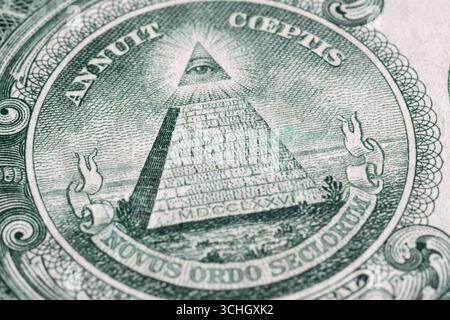 Primo piano della piramide e di un occhio di riguardo al dollaro americano, dettaglio della banconota americana di un dollaro Foto Stock