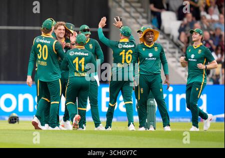 Il sudafricano Wiaan Mulder celebra la cattura dell'inglese Jofra Archer durante la partita One Day International Series a Headingley, Leeds. Data foto: Martedì 2 settembre 2025. Foto Stock