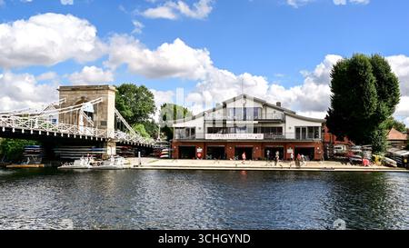 Marlow, Buckinghamshire, Inghilterra, Regno Unito - 20 luglio 2025: Vista panoramica dell'edificio del club del Marlow Rowing Club Foto Stock
