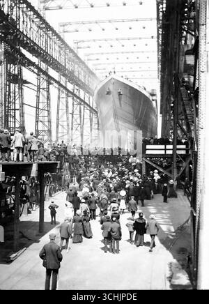 Il lancio dello scafo del Titanic nel fiume Lagan. Maggio 31 1911. Foto di John Westbeech Kempster (1864–1947) Foto Stock