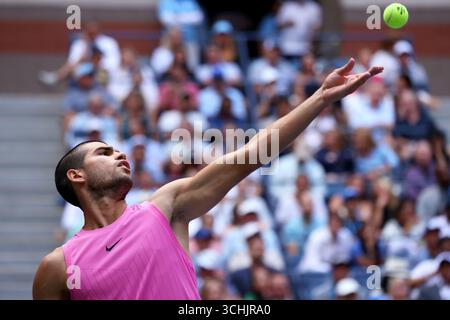 Flushing Meadows, New York - numero 2 semi Carlos Alcaraz di, Spagna. 2 settembre 2025. Durante il suo match nei quarti di finale contro Jiri Lehecka agli US Open. Crediti: Adam Stoltman/Alamy Live News Foto Stock