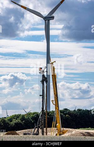Baustelle für die Erweiterung des Windparks östlich von Jackerath, im Rheinischen Braunkohlerevier, NRW, Deutschland Windpark *** cantiere per l'espansione del parco eolico ad est di Jackerath, nell'area mineraria della lignite renana, NRW, Germania Wind farm Foto Stock