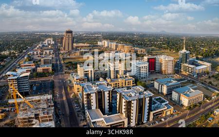 Veduta aerea di Gaborone diurna, area CBD, torri e grattacieli, Gaborone è la capitale del Botswana, la piccola nazione dell'Africa meridionale Foto Stock