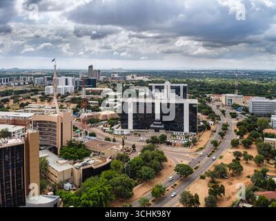 Vista aerea di Gaborone diurna, torri, Gaborone è la capitale del Botswana, la piccola nazione dell'Africa meridionale con un'economia basata sul dia Foto Stock