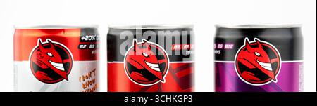 Nova Bana, Slovacchia - 31 agosto 2025 : Hell Energy Drinks, Red Grape Flavour, Classic and Black Cherry Flavour, isolato su sfondo bianco. Foto Stock