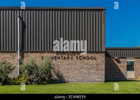 Una raccolta di fotografie aeree e a livello del suolo che mettono in risalto i quartieri di Dundurn, i parchi locali e i terreni agricoli che si estendono attraverso Saskatch Foto Stock