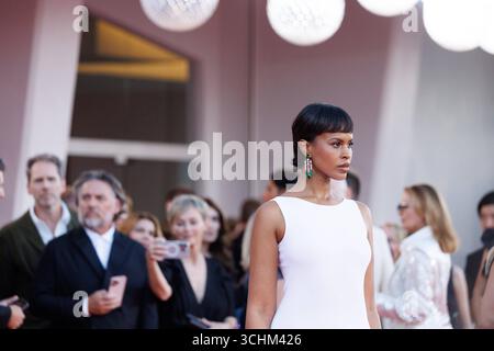 News - A House of Dynamite Red Carpet - la 82a Mostra Internazionale d'Arte cinematografica di Venezia Sabrina Dhowre Elba partecipa a Un Red carpet della Casa della Dynamite durante la 82a Mostra Internazionale d'Arte cinematografica di Venezia il 2 settembre 2025 a Venezia. Lido di Venezia Palazzo del Cinema Italia Copyright: XCinziaxCamelax/xLiveMediax LPN 2006503 Foto Stock