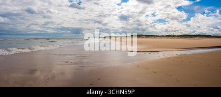 Drudge Bay, Northumberland con la bassa marea. Foto Stock