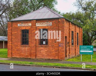 Chiltern, Victoria, Australia - 27 agosto 2025: Storico edificio in mattoni rossi usato dal giornale Federal Standard di Chiltern Victoria Foto Stock