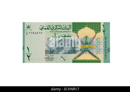 Oman Half Rial Banknote con Khanjar Dagger, Spade incrociate, paesaggio e ritratti culturali Foto Stock