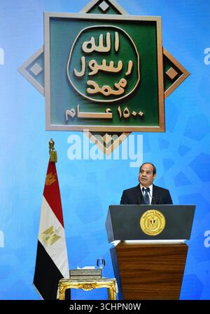 Il Presidente egiziano, Abdel Fattah el-Sisi, partecipa alla celebrazione del compleanno del Profeta nella Repubblica araba d'Egitto il Presidente egiziano Abdel Fattah el-Sisi, partecipa alla celebrazione del compleanno del Profeta al Cairo, Egitto, il 3 settembre 2025. Foto del presidente egiziano Ufficio apaimages Cairo Egitto 030925 EGYPT 1 EPO 0016 Copyright: XapaimagesxEgypt anxPresidentxOfficexxapaimagesx Foto Stock