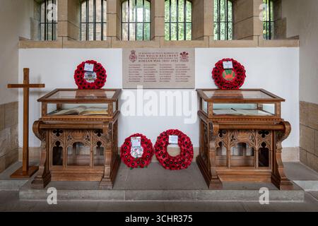 Vista interna della Cattedrale di Llandaff della Cappella del reggimento gallese, Llandaff vicino a Cardiff, Galles del Sud, Regno Unito Foto Stock