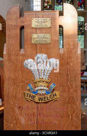 Vista interna della Cattedrale di Llandaff della Cappella del reggimento gallese, Llandaff vicino a Cardiff, Galles del Sud, Regno Unito Foto Stock