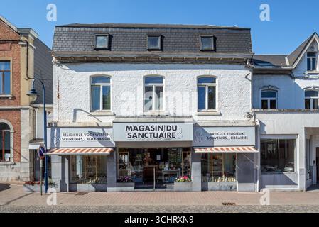 Negozio di souvenir/museo vicino a nostra Signora del Beauraing / santuario di Notre-Dame de Beauraing / luogo di pellegrinaggio a Beauraing, provincia di Namur, Belgio Foto Stock
