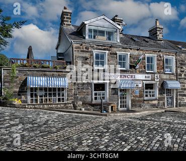 Tafarn Pencei, pub e bar, Corn Hill, Porthmadog, Gwynedd, Galles, Regno Unito - edificio classificato di grado II Foto Stock