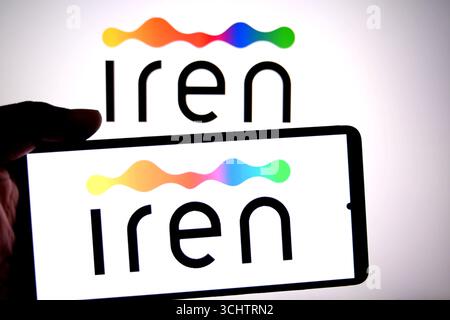 India. 3 settembre 2025. In questa illustrazione fotografica, un logo IREN viene visualizzato su uno smartphone e sullo sfondo. (Immagine di credito: © Avishek Das/SOPA Images via ZUMA Press Wire) SOLO PER USO EDITORIALE! Non per USO commerciale! Foto Stock