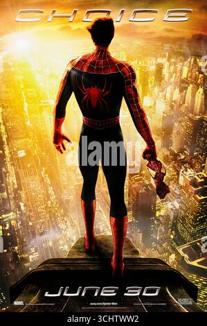 Spider-Man 2 (2004) diretto da Sam Raimi e interpretato da Tobey Maguire, Kirsten Dunst e Alfred Molina. Peter Parker lotta con la sua doppia vita mentre il Dottor Octopus minaccia New York con un pericoloso esperimento di fusione. Fotografia di un poster originale del 2004 DA UTILIZZARE ESCLUSIVAMENTE PER L'EDITORIALE. Credito: Uscita BFA / Sony Pictures Foto Stock