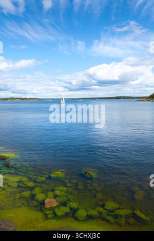 Helsinki, Finlandia. Agosto 27 2025. vista panoramica della costa dell'isola Foto Stock