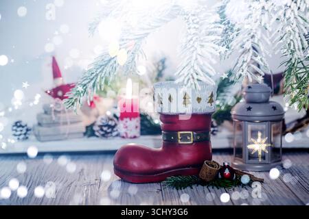 Stivale di Babbo Natale decorato a Natale Foto Stock