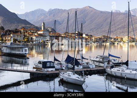 Barche a vela nel porto di Feriolo, Lago maggiore, Piemonte, Italia Foto Stock