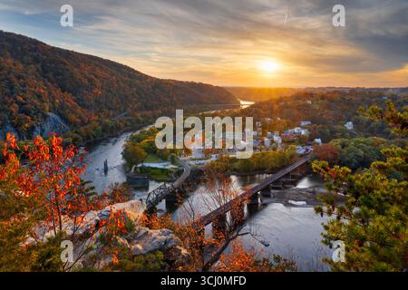 Harpers Ferry, West Virginia, Stati Uniti, affacciato sulla valle dello Shenandoah in autunno al tramonto. Foto Stock
