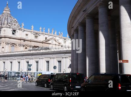 Città del Vaticano, Italia. 4 settembre 2025. Piazza San Pietro, Vaticano, Roma, Italia, 4 settembre 2025. La piazza e i suoi dintorni sono stati chiusi durante la visita del presidente israeliano Herzog al Papa Leone XIV. (Foto di Elisa Gestri/Sipa USA) credito: SIPA USA/Alamy Live News Foto Stock