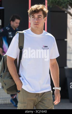 Monza, Italia. 4 settembre 2025. Franco COLAPINTO (ARG) del team Alpine F1 approda al paddock giovedì mattina durante il GRAN PREMIO D'ITALIA 2025 PIRELLI all'autodromo Nazionale di Monza, 16° appuntamento del Campionato del mondo FIA F1 2025. Crediti: Riccardo Righetti/Alamy Live News Foto Stock