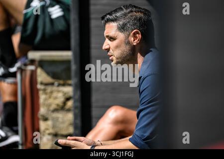 Roma, Italia. 4 settembre 2025. COME allenatore della squadra rom Vincenzo Todaro guarda avanti durante l'amichevole di calcio tra AS Roma e Roma City FC al Centro sportivo Fulvio Bernardini di Roma (Italia), 4 settembre 2025. Crediti: Insidefoto/Alamy Live News Foto Stock