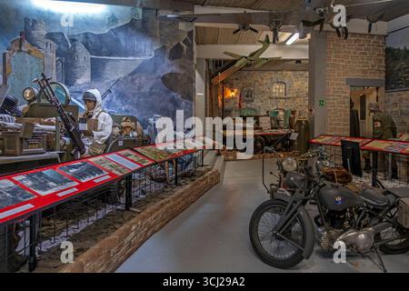 Museo della Battaglia delle Ardenne / Musée de la Bataille des Ardennes nella città di la Roche-en-Ardenne, provincia di Lussemburgo, Vallonia, Belgio Foto Stock