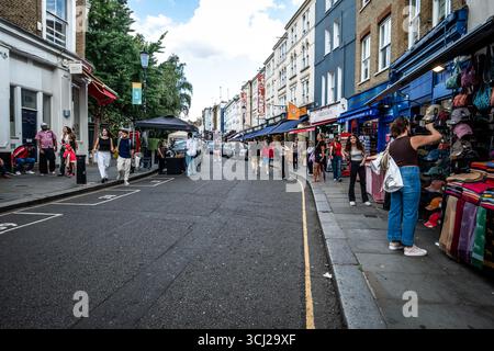 Notting Hill: Strade vivaci e vita urbana Foto Stock