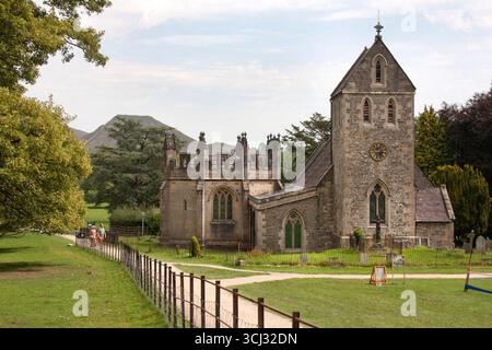 Holy Cross Church, Ilam Park, Ashbourne, Peak District National Park, Staffordshire, Inghilterra Foto Stock