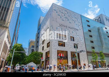 Louis Vuitton, il più grande negozio in via Ginza dori a Ginza Two nel quartiere di Chuo, Tokyo, Giappone. Foto Stock